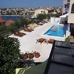 Pool Side With Sea View And Spacious Sun Deck A5 Trogir