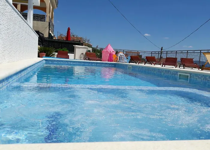 Pool Side With Sea View And Spacious Sun Deck A5 *