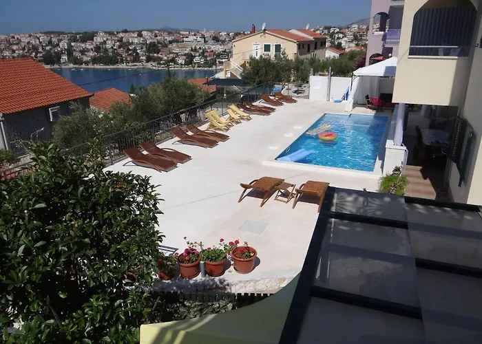 Pool Side With Sea View And Spacious Sun Deck A5 Trogir